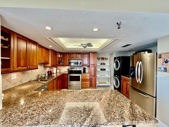 Building Photo - Seasonal Rental on Hutchinson Island