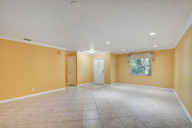 Building Photo - 6705 Rivermill Club Dr