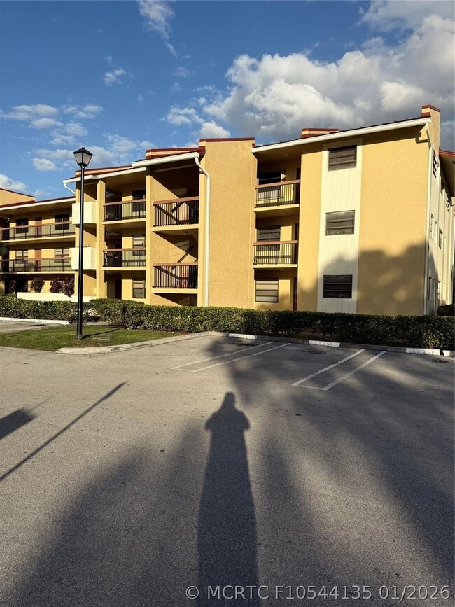 Building Photo - 2075 Coral Ridge Dr