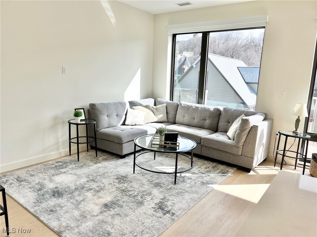 2189 Cornell Rd Cleveland, OH 44106 – photo 3