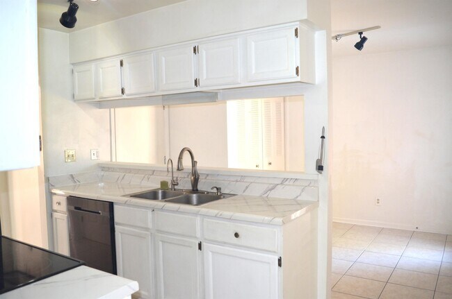 Building Photo - 1504 Glenmont Ct