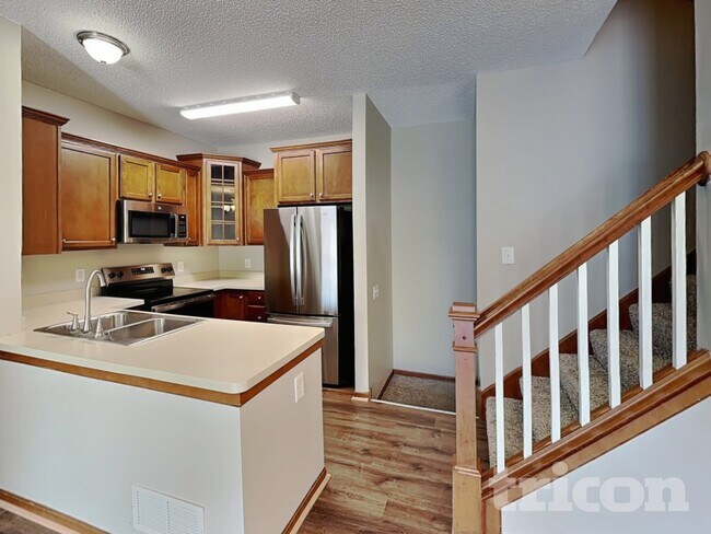 Foto del edificio - 7712 Lachman Ave NE