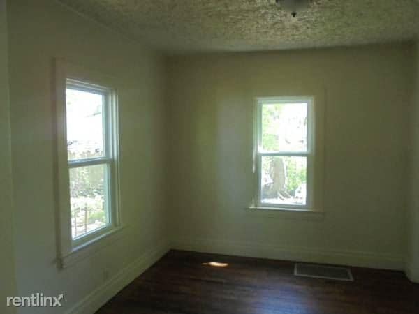 Building Photo - 3 br, 1 bath House - 302 1/2 Reynolds St
