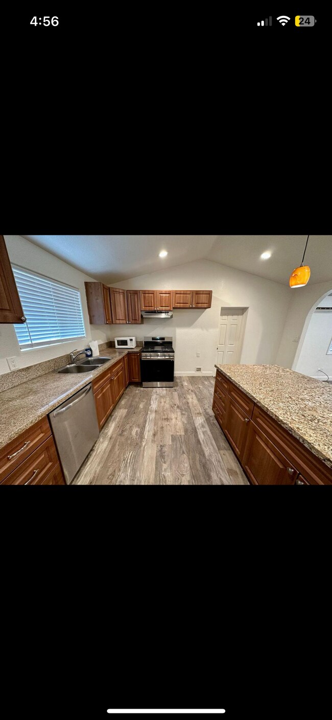 Foto del edificio - 13532 Wheeler Acres Rd