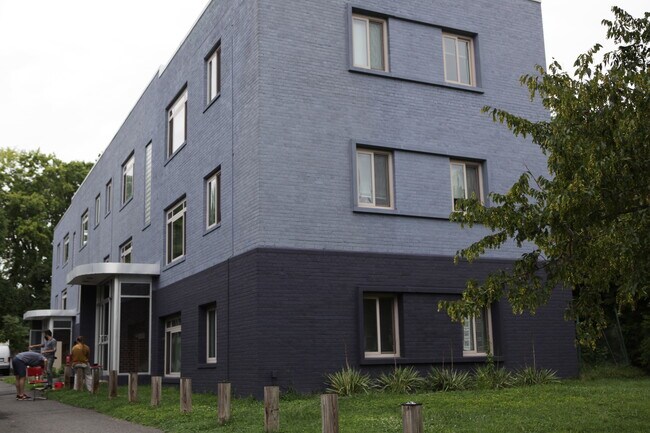 Building exterior - 12 Sunset Dr