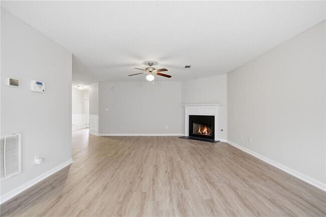 Foto del edificio - 139 Hidden Creek Dr