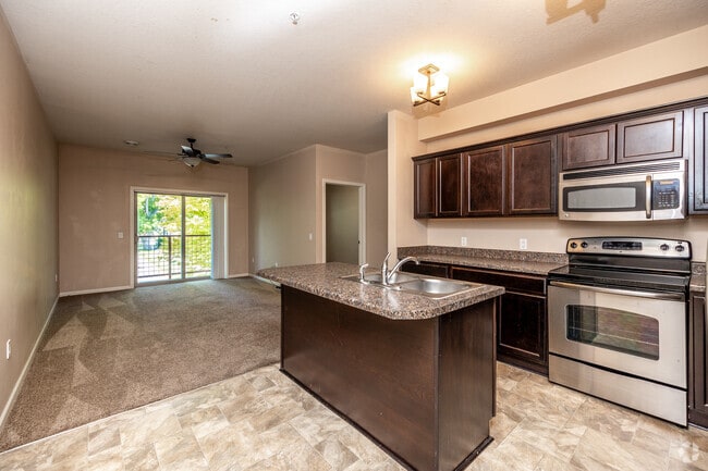 2BR + Den, 2BA - 870 SF - 444 Welch