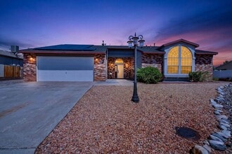 Building Photo - 2413 Agua Fria Dr NE