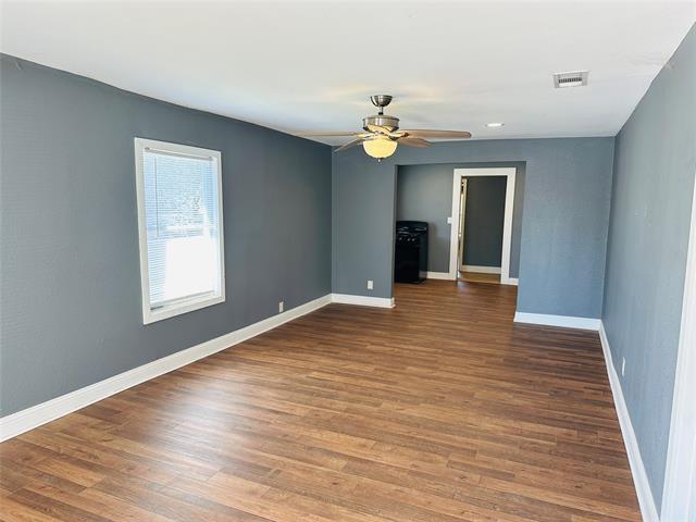 Foto del edificio - 2801 Ennis Ave