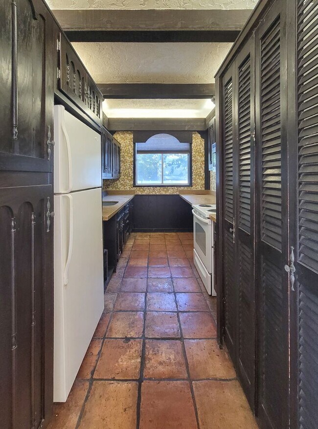 Foto del edificio - Ground Floor Unit at The Pleasanton! - 2BR...