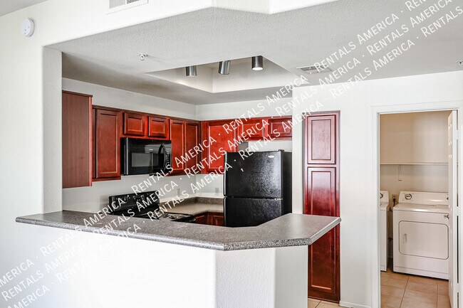 Building Photo - 2 Bed 2 Bath Condo in Ahwatukee!