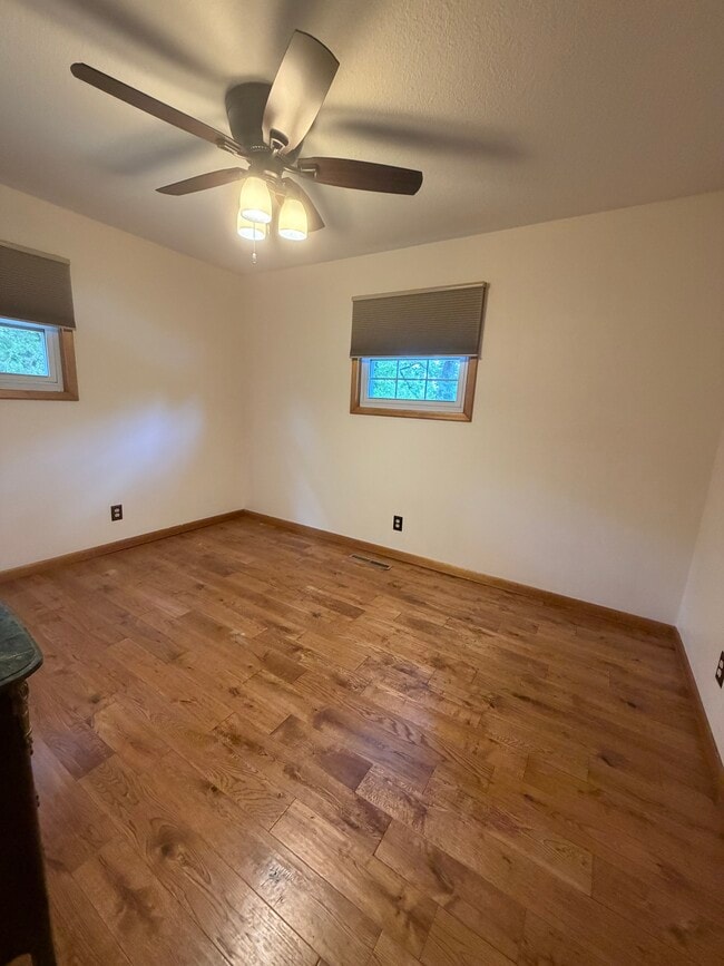 Building Photo - 371 Greenbrier Dr