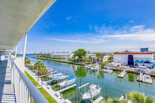 Foto del edificio - 108 Paradise Harbour Blvd