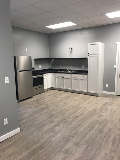 Building Photo - 208 1/2 Main St S