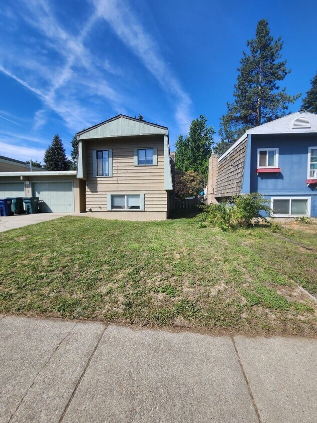 Primary Photo - Duplex in CDA