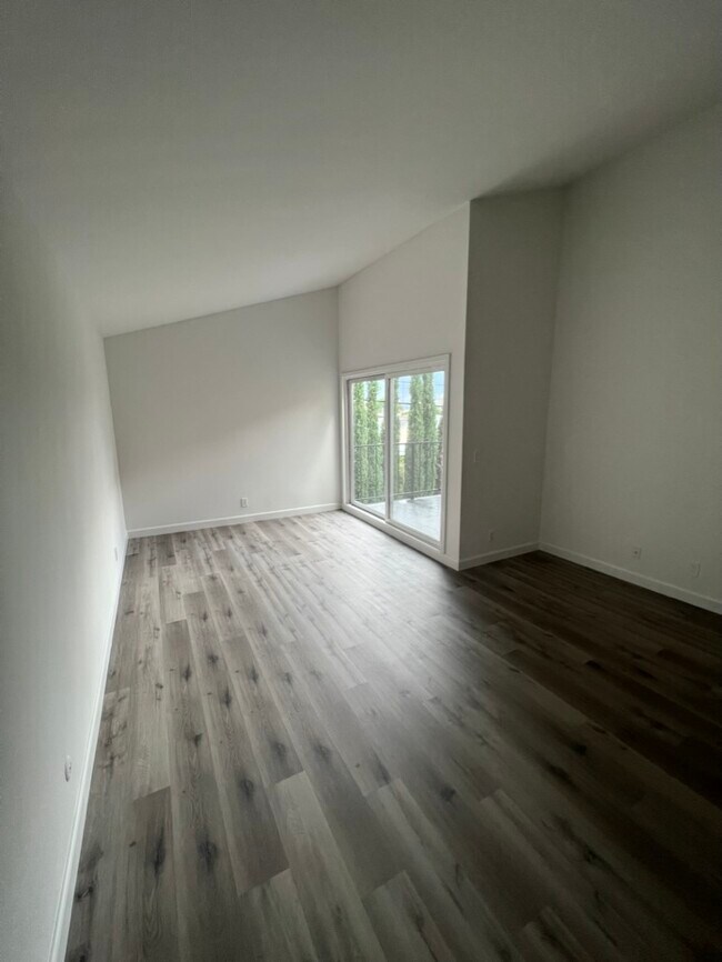 Building Photo - 440 N Lomita St