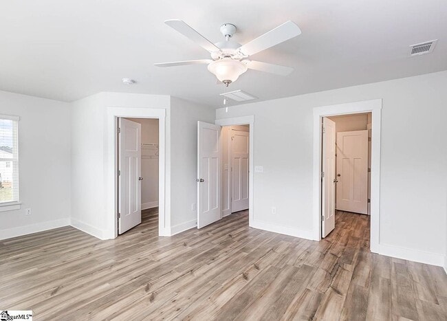 Building Photo - 110 Creekhill St