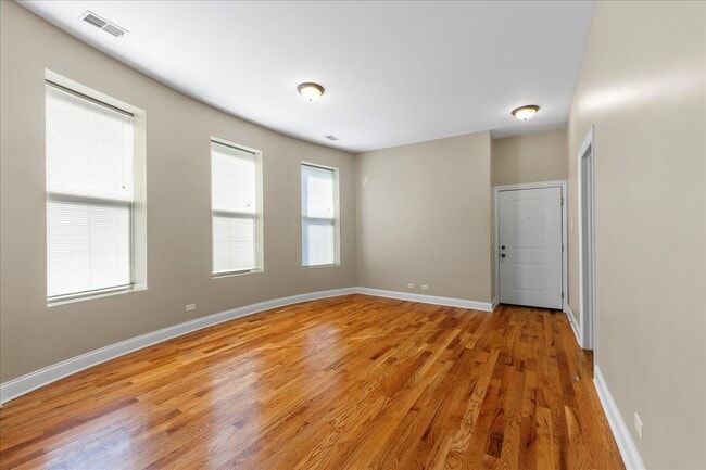 Foto del edificio - 3927 N Clarendon Ave