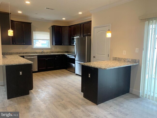 Building Photo - 9206 Dayton Ave