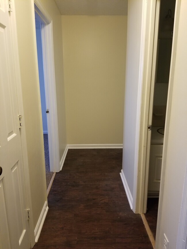 Foto del edificio - Three Bedroom Townhome near Peaks View Park, Fresh Market, 501 Expressway