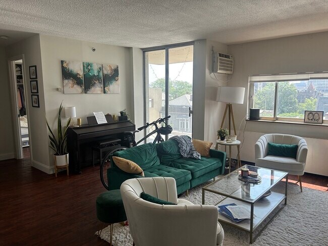 Foto del edificio - 872 Massachusetts Ave