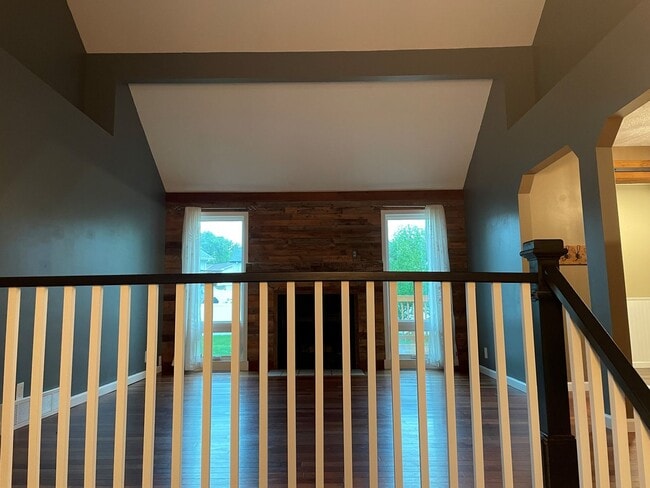 Building Photo - Beautiful Home For Rent on Cul-de-Sac with Huge Fenced Backyard