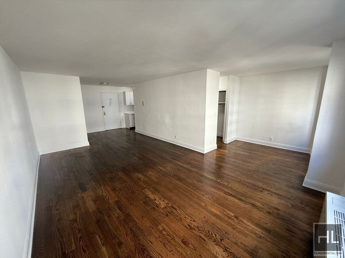 Primary Photo - AMAZING STUDIO APARTMENT!! AMAZING DEAL! W...