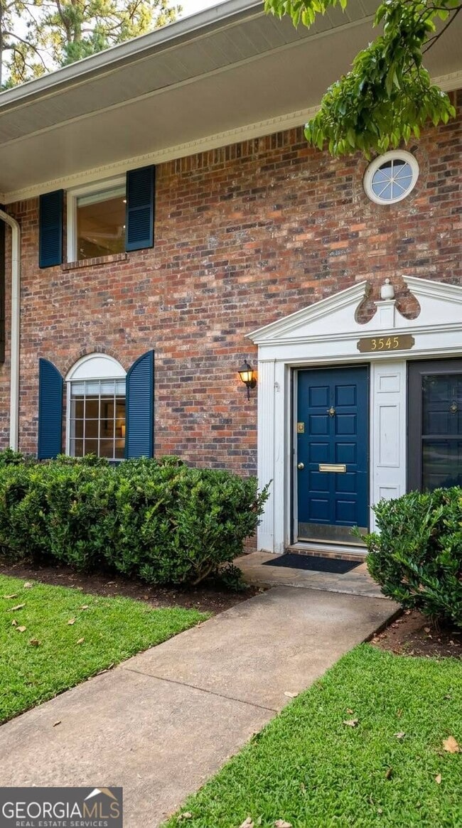 Building Photo - 2917 N Dekalb Dr