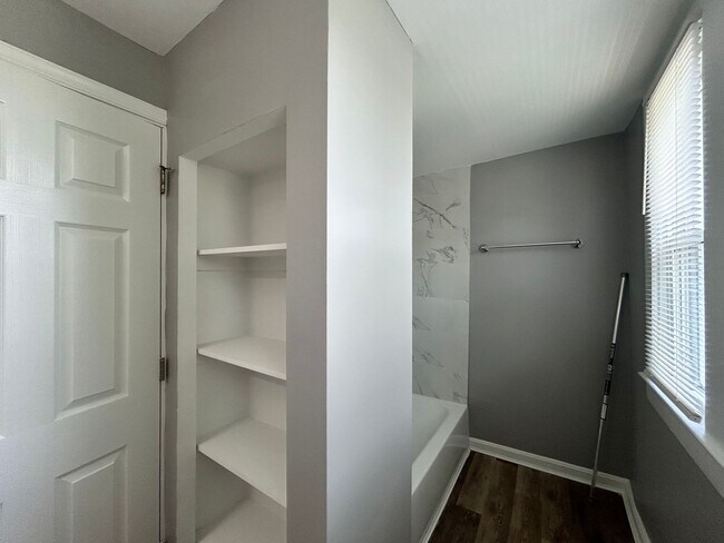 Foto del edificio - Baltimore - 4 Bedrooms and 2 baths Available!