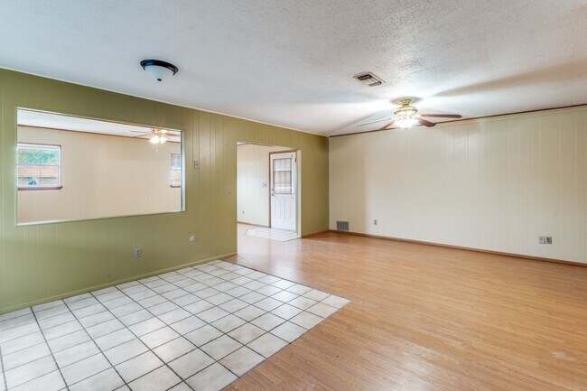 Foto del edificio - BEAUTIFUL 3-BEDROOM HOME IN LAKEWOOD SHADOW, NEW BRAUNFELS