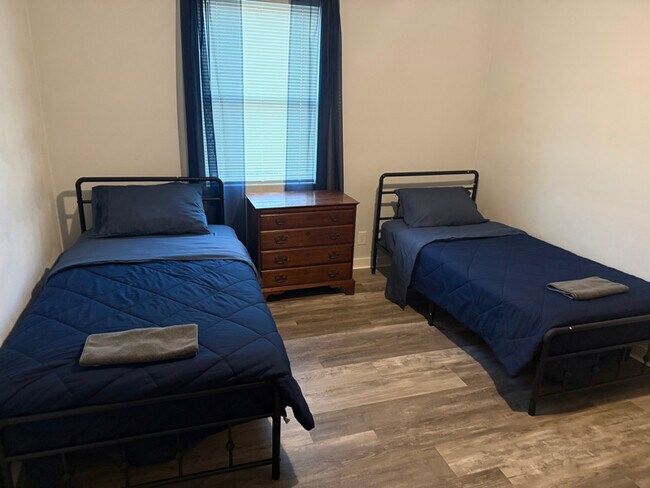 Foto del edificio - 220 Avondale Rd