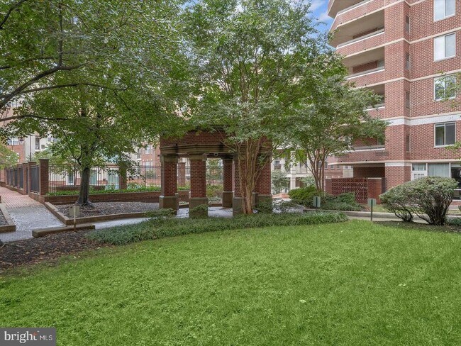 Foto del edificio - 1321 N Adams Ct