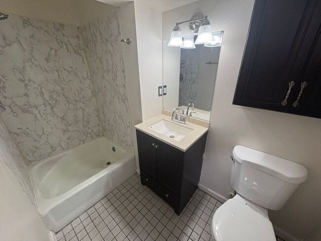 Building Photo - 929 Pecks Dr