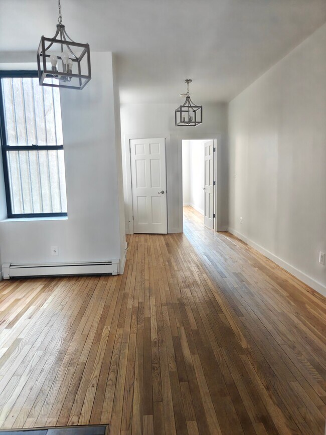 Foto del edificio - 2401 Tilden Ave