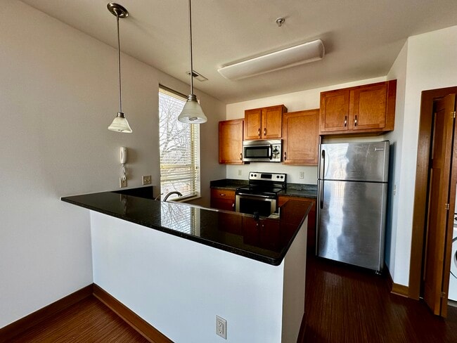 Building Photo - 1917 Monroe St