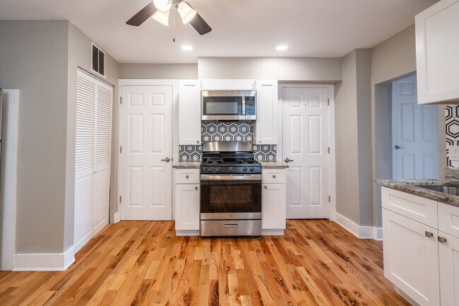 Foto del edificio - 955 W 18th St