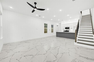 Building Photo - 9316 Waller St