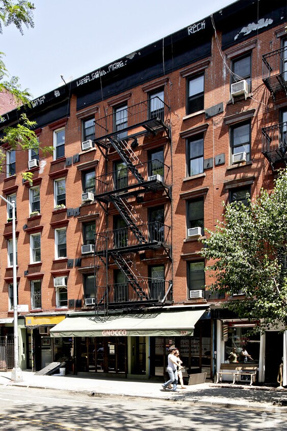 Foto principal - 337 E Tenth St