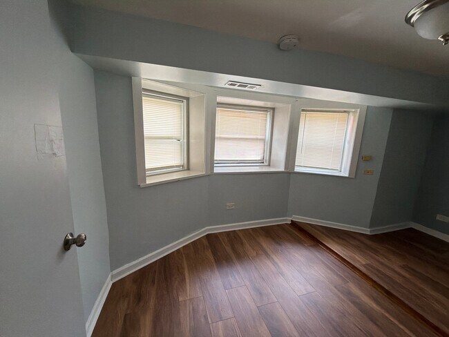 Foto del edificio - 2701 E 75th Pl