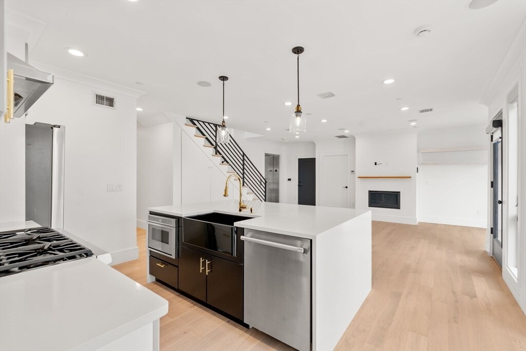 Foto principal - 148 W 9th St