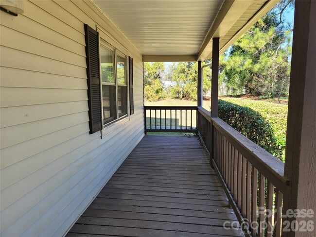 Building Photo - 5323 Chestnut Lake Dr