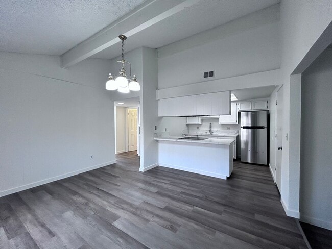 Photo - 1000-1002 Bell Street Apartment