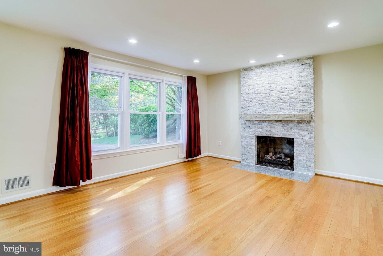 7321 Reddfield Ct, Falls Church, VA 22043 House for Rent in Falls