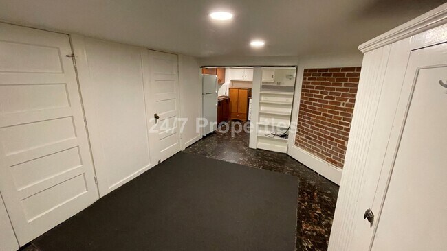 Foto del edificio - Spacious 1 BD | 1 BA on a Beautiful Proper...