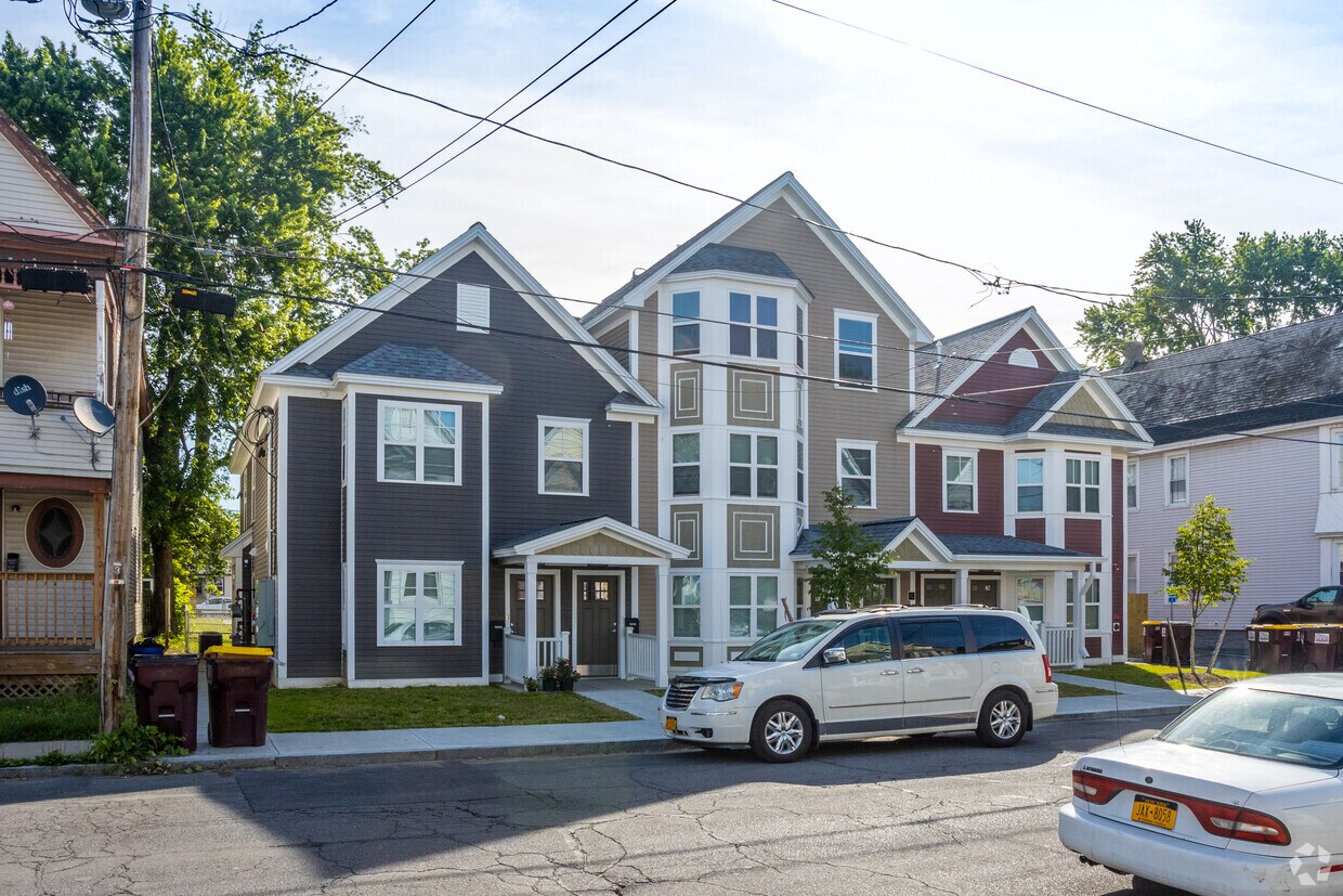 Building Photo - 911-913 Delamont Ave