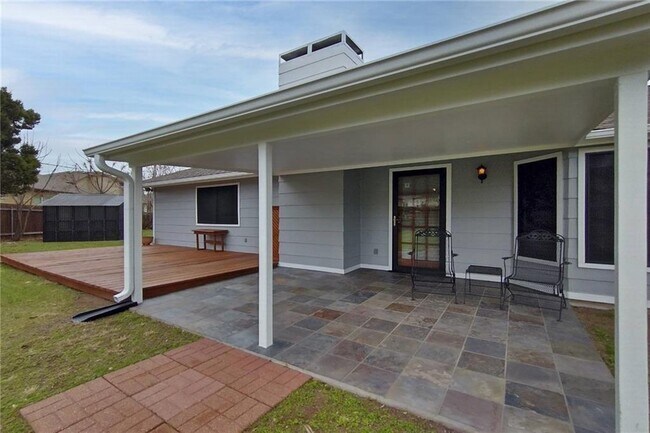 Building Photo - 301 Parkway Dr