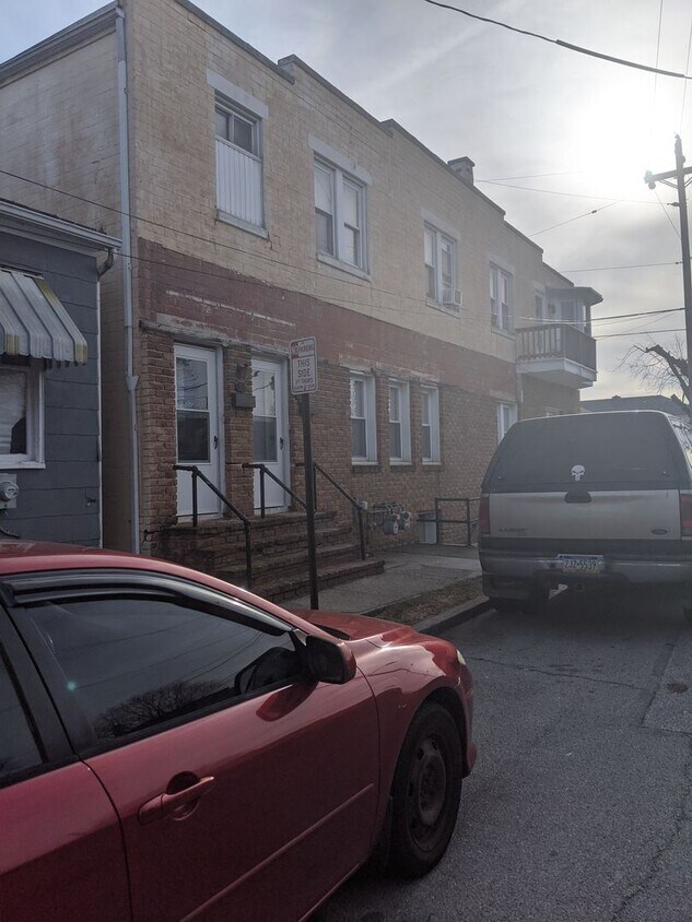 Primary Photo - 101-103 S Hartman St