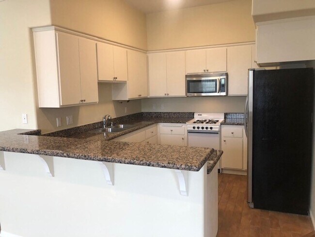 Foto del edificio - Mid Town Ventura Upstairs 2+2 Apartment