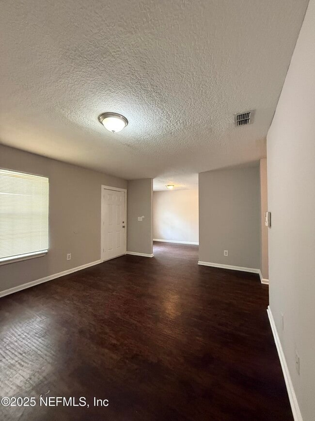 Foto del edificio - 6625 Vermillion St