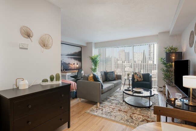 Building Photo - Casa Bella